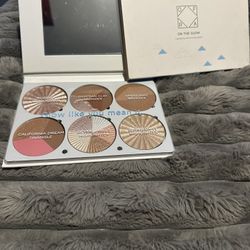 On The Glow Highlighting And Bronzer Palette