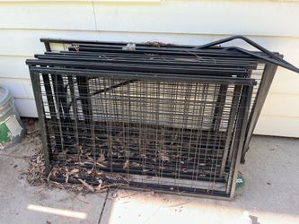 Free metal gate panels