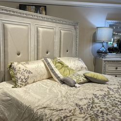 Premium King Bedroom Set – Designer Quality – Like New