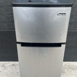 Magic Chef 4.5 Cubic Ft Refrigerator 