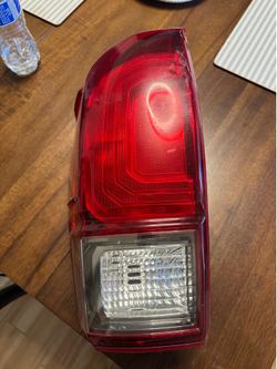 TOYOTA TACOMA TAIL LIGHT