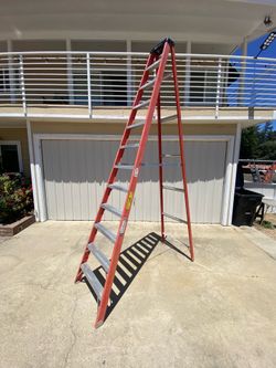 In Upland 91784. 12’ fiberglass step ladder Davidson pro 300 lbs rated stickers no cracks good pads $175 cash 2401 n Euclid ave Upland 91784
