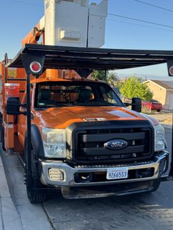 Ford F550 Bucket Truck 4x4 Model 2013 Gas Pocas Millas