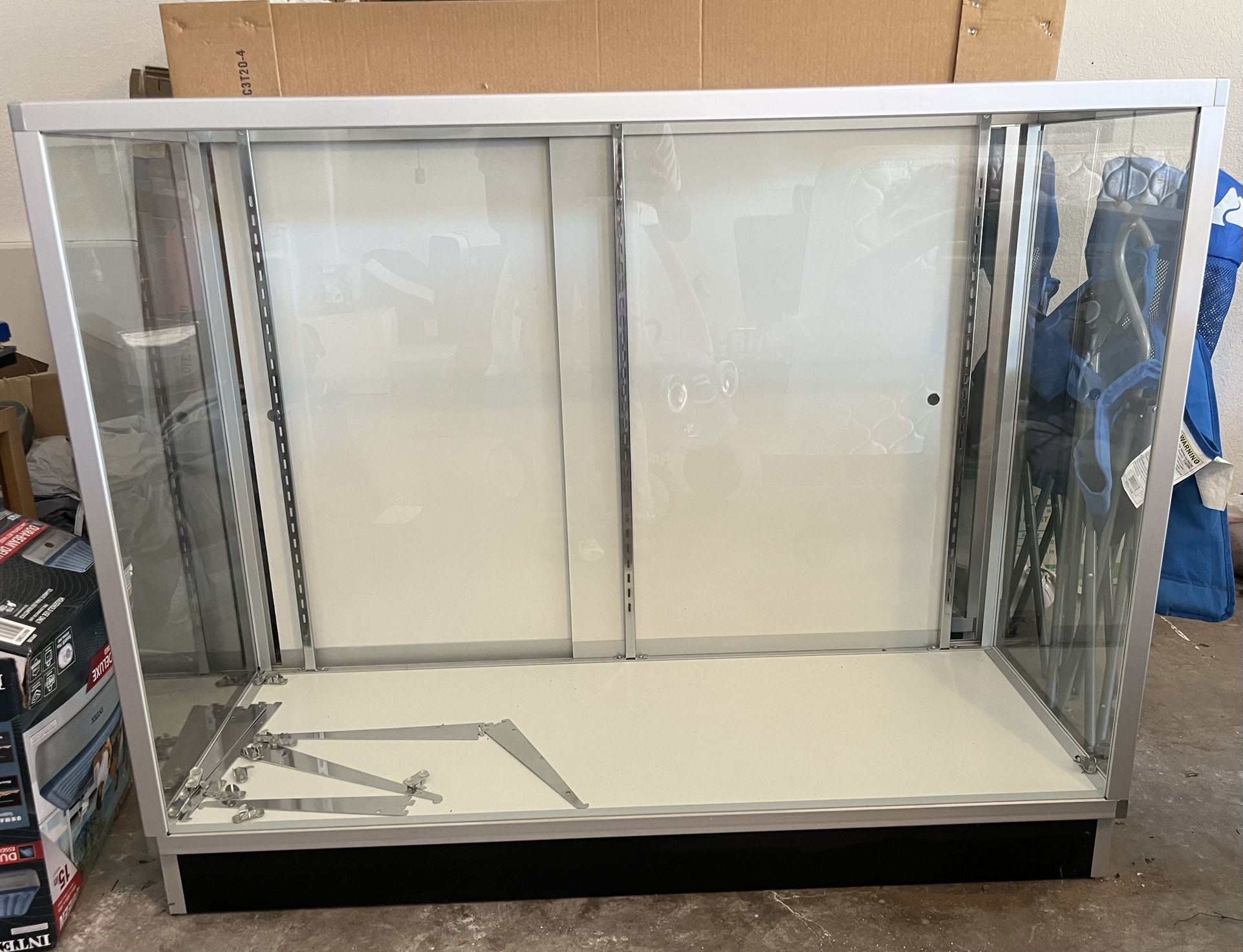 Retail display case With Recessed Kick-plate, Slider Door and Adjustable Shelves 48 Inches