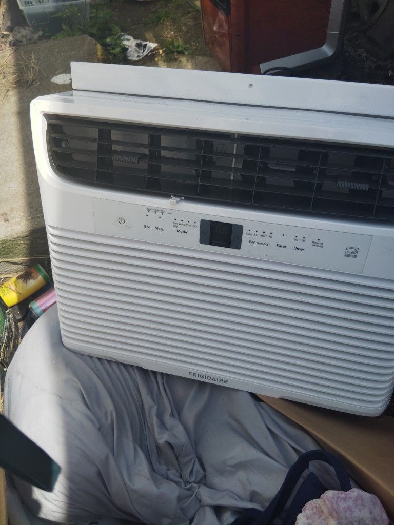 FRIGIDAIRE AC