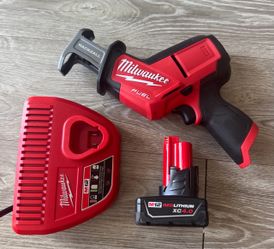 Milwaukee 2520-20 M12 FUEL HACKZALL Reciprocating Saw XC4.0 Battery Charger