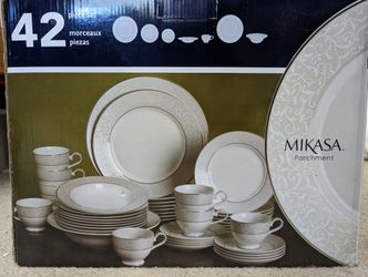Mikasa 42 Piece Set Dinnerware