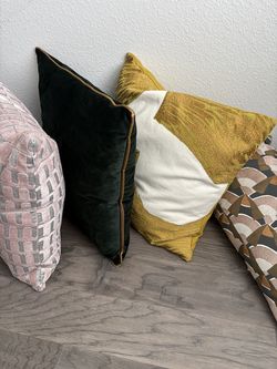 Set of 4 Designer Throw Pillows
