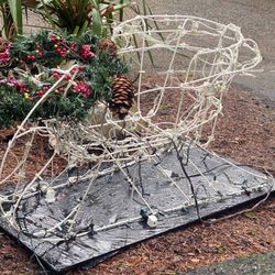 Santa sleigh for Christmas pictures lights up