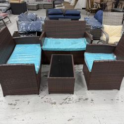 Brand new 4 pieces outdoor patio set with two loveseat and one chair and one table 
