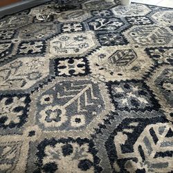 Beautiful Area Rug, 8’ x  10’