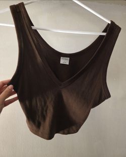 Women Tanks size Larges Both Great Condition  Both For 10✨️