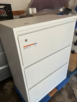 Steel case  3 Drawer Lateral Metal Filing Cabinet