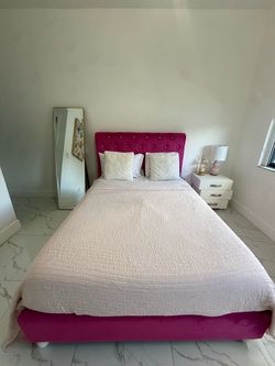 Full hot pink bed