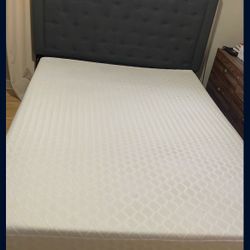 Queen Mattress And Queen Mattress Pad- like new 