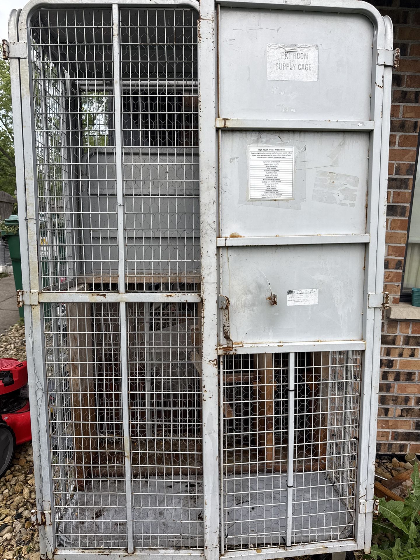 Metal Supply Cage