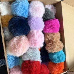 45Pcs Faux Fur Pom Poms for Hats - 3.2 Inch Fluffy Pom Poms with Elastic Loop for DIY Crafts, Removable Knitting Accessories for Keychains Shoes Scarv