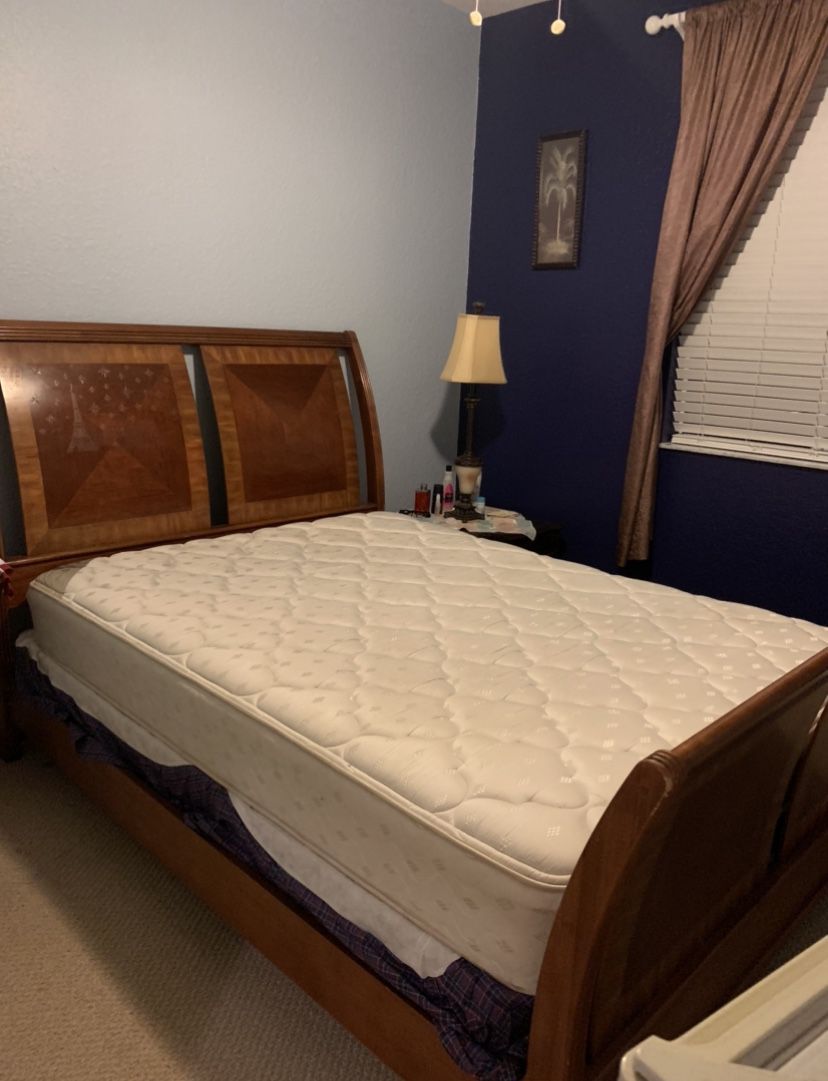 Beautiful Queen Bed w/ matress and spring Box including