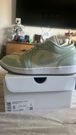 Women’s Air Jordan one low SE size 8
