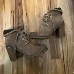 Ugg Beige “Hiking” Boot