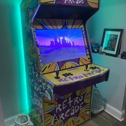 Arcade 32” Screen.  2 Players