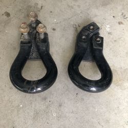 Ford F-250 tow hooks