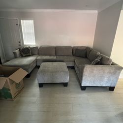 3 Piece Sectional Couch w/ Ottoman