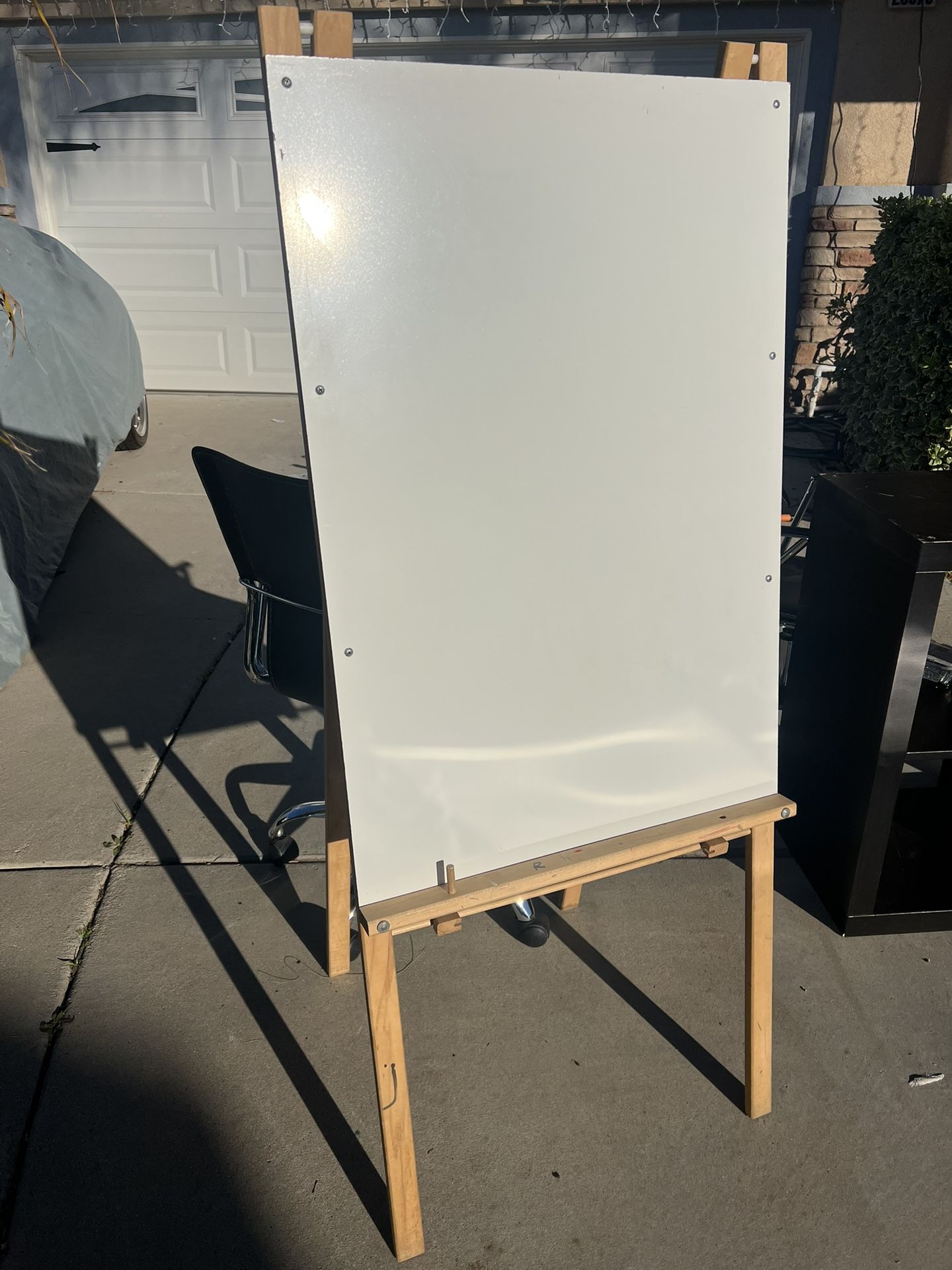 White Board Easel And White Board