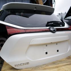 2022 Nissan Kicks - Tailgate and Rear Bumper