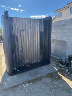 Selling short bed for Silverado 2006