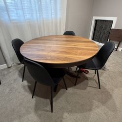Round Dining Table With Chairs