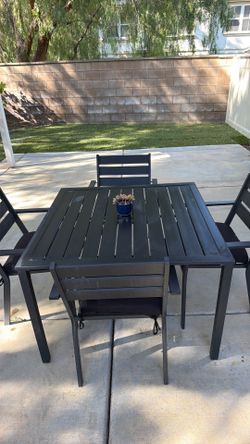 Outdoor table  with 4 chairs