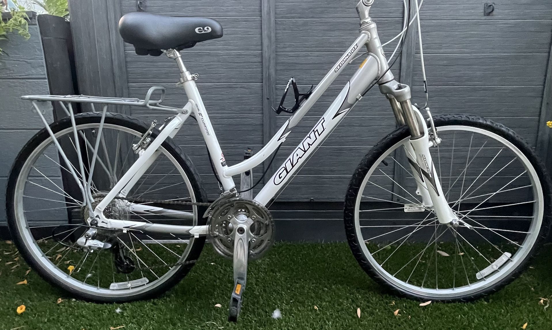 Giant Sedona DX Hybrid 