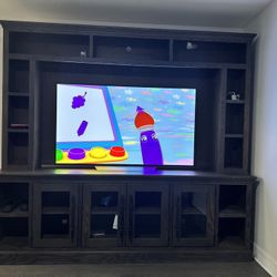 Entertainment center