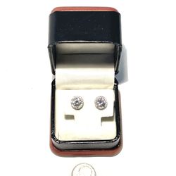 Brand New Cubic Zirconia Cz Diamond .925 Silver Steady Earrings. 