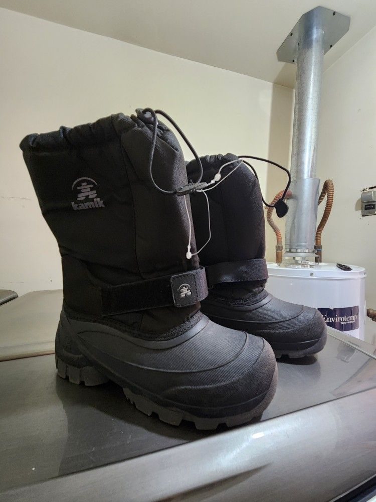 Snow Boots Size 4