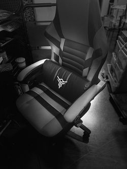 G aming Chair - Perfect Condition, Super Comfortable!Description:For Sale: Gaming Chair in Perfect Condition!