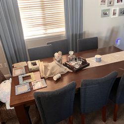 Dining Table w/8 Chairs 