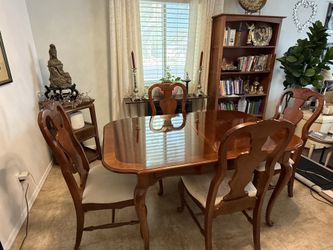 Dining Room Table & Chairs