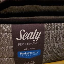 Queen Size Bed With Metal Bed Frame