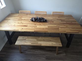 Solid Acacia Wood Dining Table with Matching Bench – Very Good Conditionil