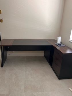 L-Shaped Desk with Drawers