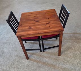 WOOD OAK TABLE & 2 CHAIRS