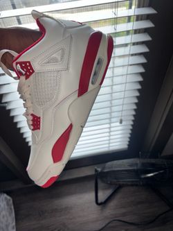 Jordan 4 valentine