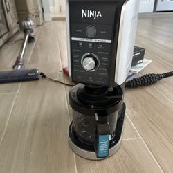 Ninja CREAMi Deluxe Ice Cream Maker, Treats and Frozen Desserts, Sorbet, Milkshakes, Yogurt and More, 11-in-1 Programs, XL Capacity, Includes Two 24-o