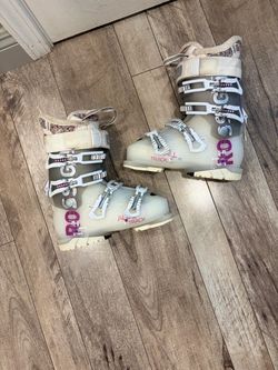 ROSSIGNOL SKI BOOTS SIZE 24.5
