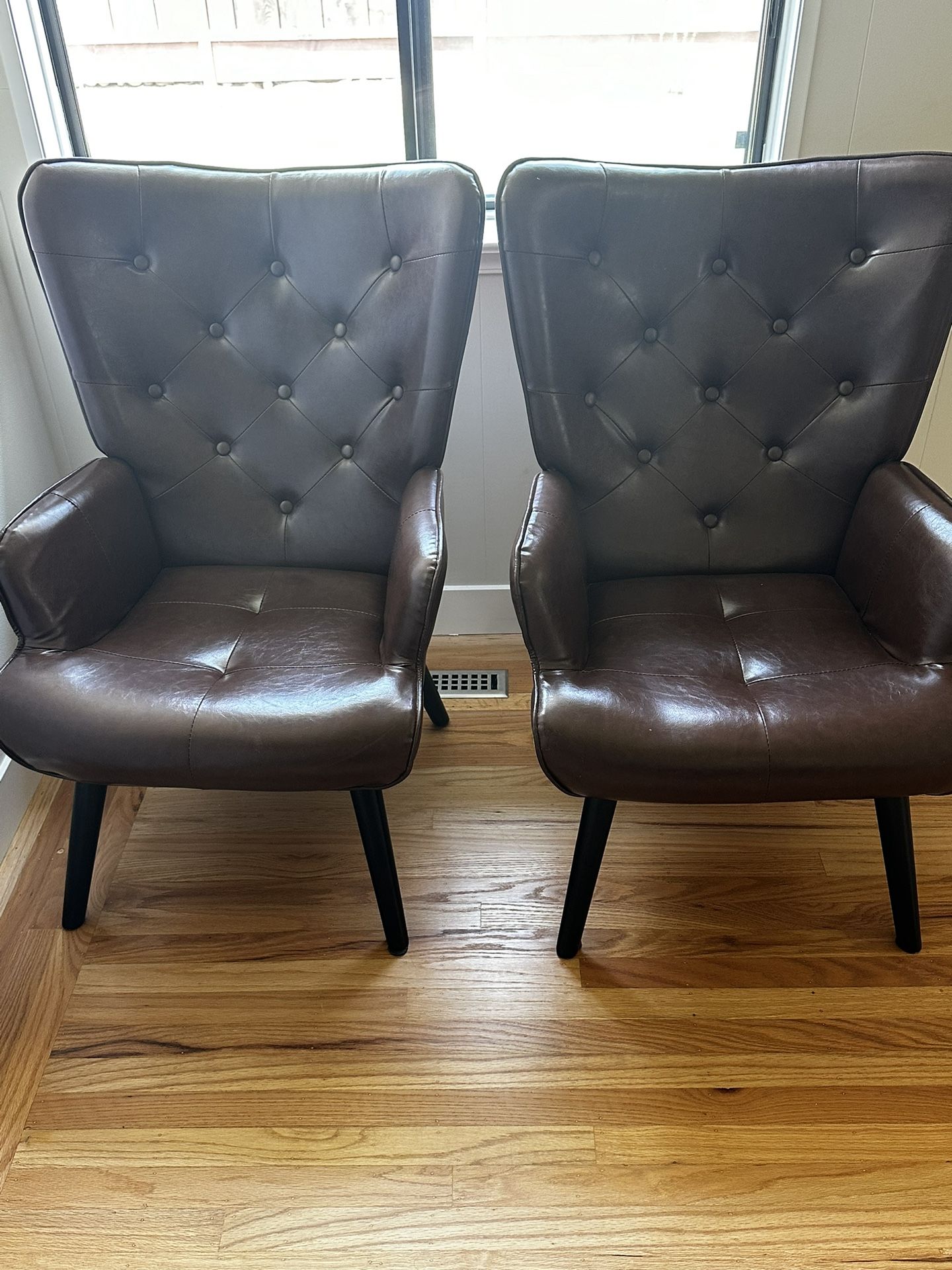 Dolonm PU Leather Accent Chair Modern Tufted Button Wingback Reading Chair with Arms Upholstered Tall Back Side Chair with Solid Wood Legs for Living