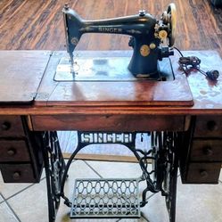 SINGER ANTIQUE SAWING MACHINE 
