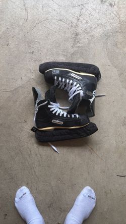 Hockey skates