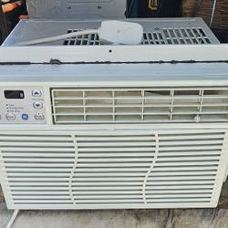 GE window unit AC. 6400 BTU